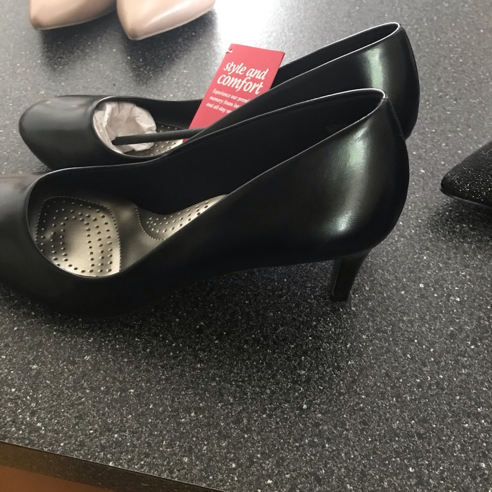 Extremely comfortable Karma Pump SIZE 11